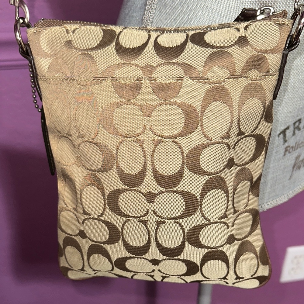 Coach Signature Crossbody Bag includes COA - Picture 6 of 11